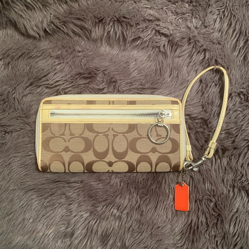 Coach Signature Wallet/Wristlet 7.6x4” Preowned